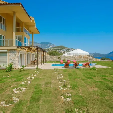 Denize Sifir Ozel Plajli Villa