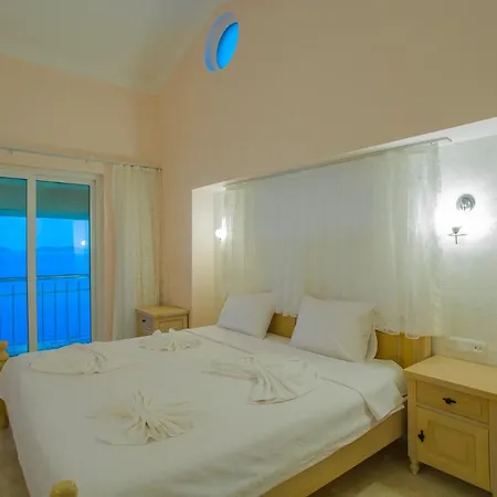 Denize Sifir Ozel Plajli * Kaş