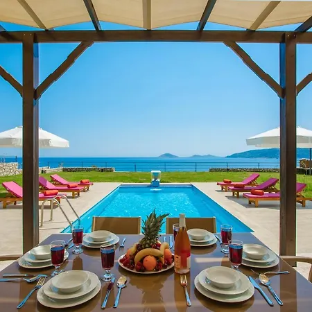 Denize Sifir Ozel Plajli Villa *