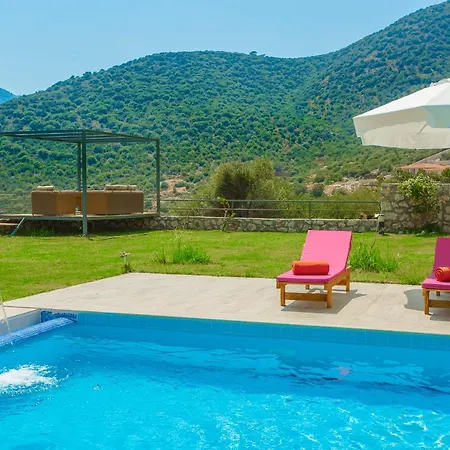 Denize Sifir Ozel Plajli Villa Kaş