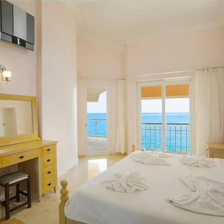 Denize Sifir Ozel Plajli * Kaş