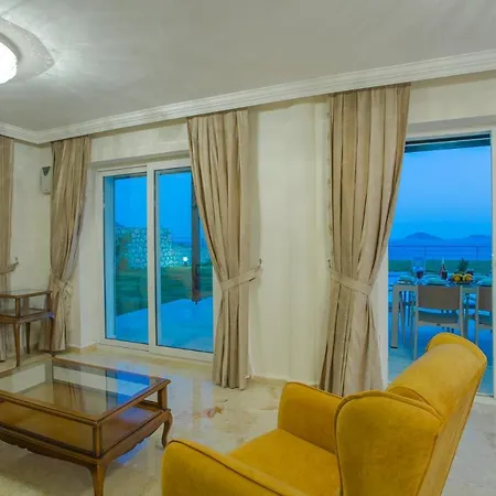 Denize Sifir Ozel Plajli Villa Kaş
