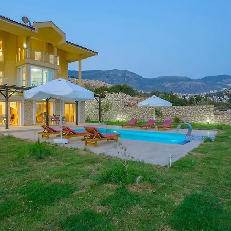 Denize Sifir Ozel Plajli * Kaş