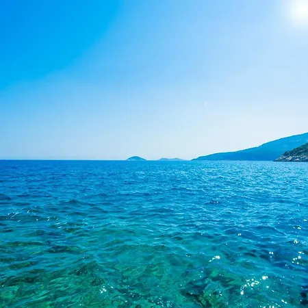 Denize Sifir Ozel Plajli Kaş